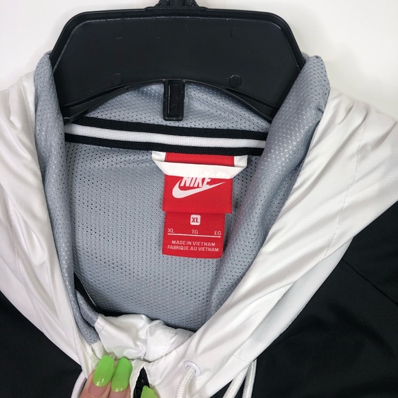 Nike Windbreaker - Picture 2 of 3